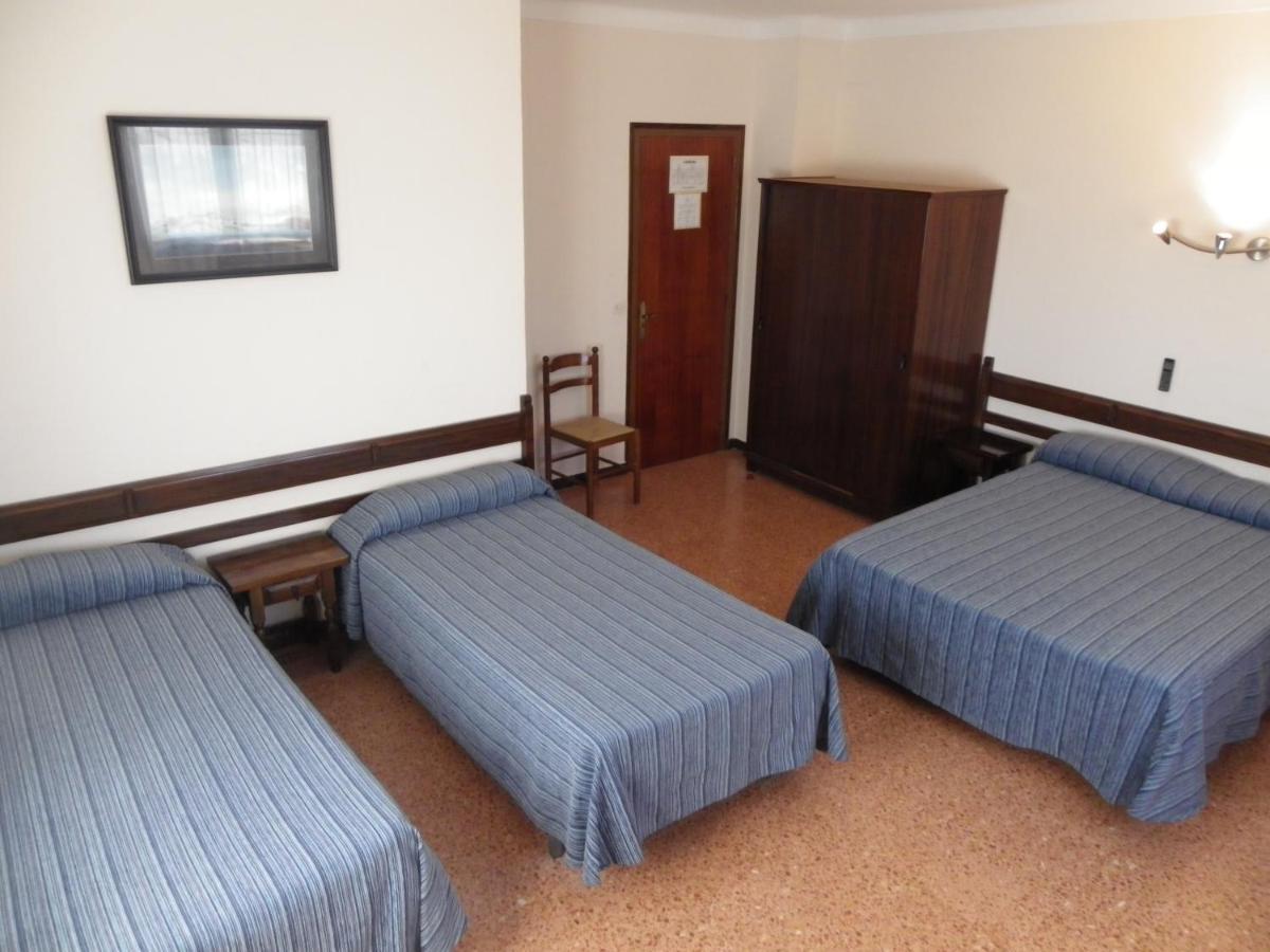 Hostal L'Esplai Viladamat Phòng bức ảnh