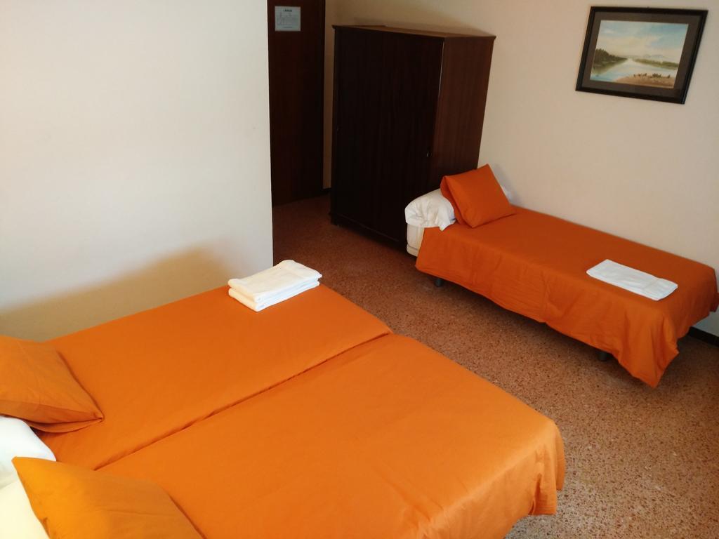 Hostal L'Esplai Viladamat Ngoại thất bức ảnh